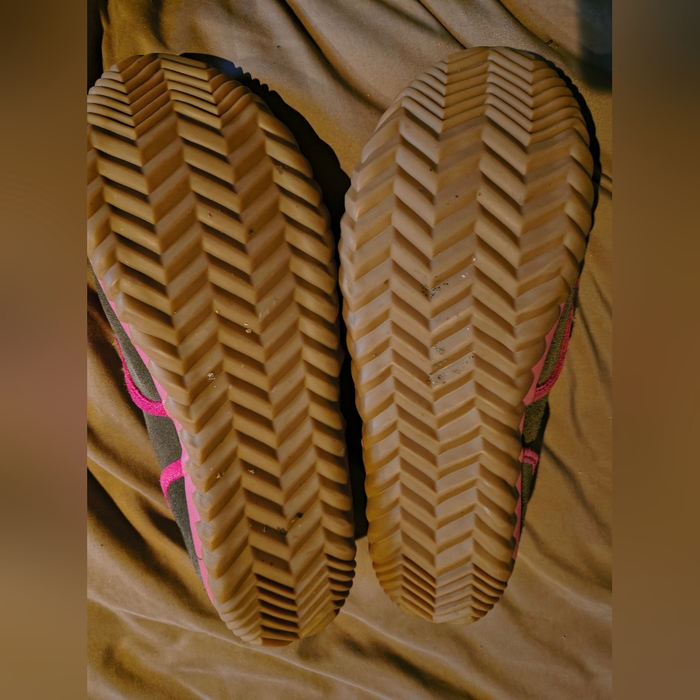 Sorel Pink Slippers - Picture 5 of 7